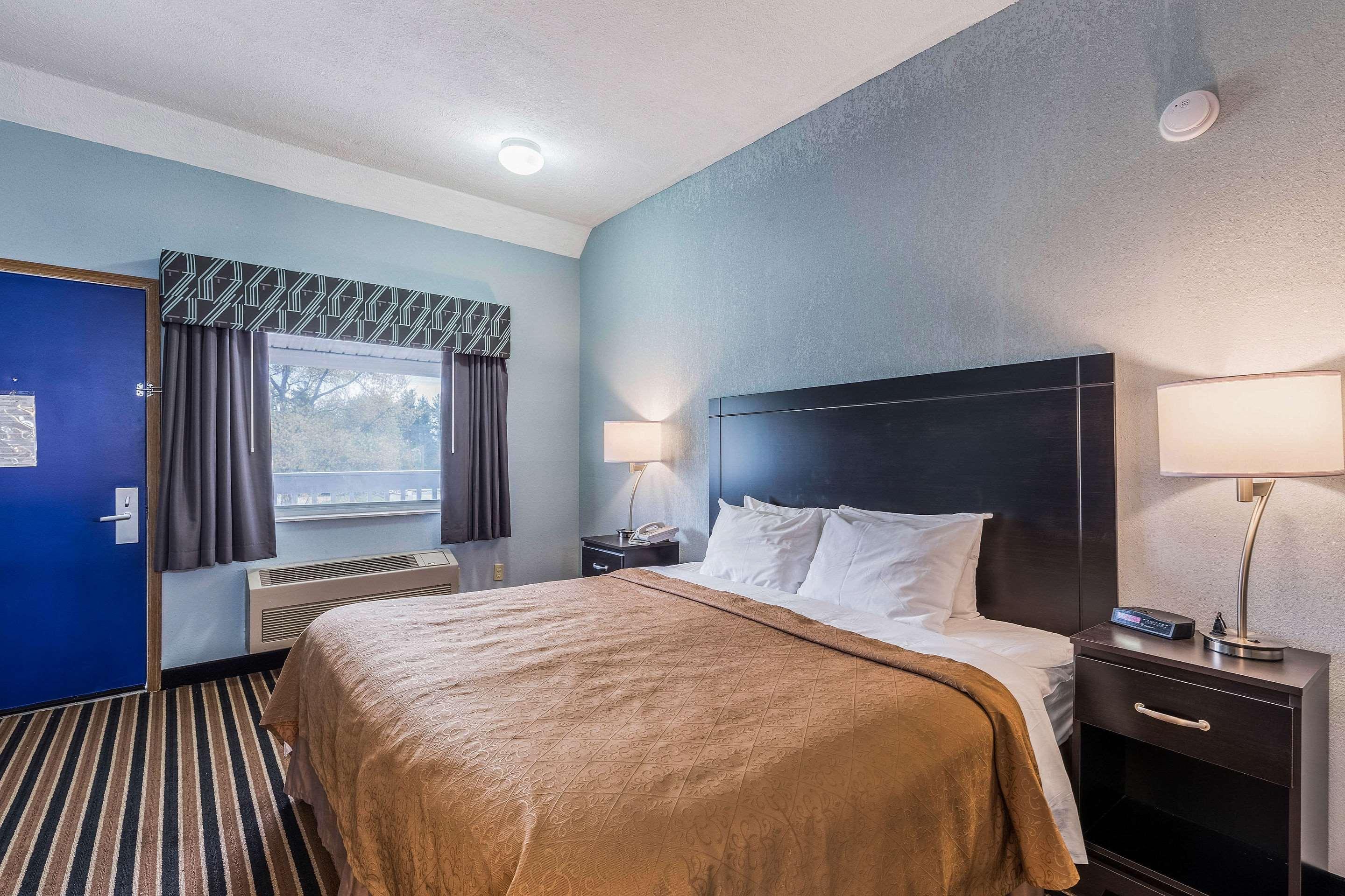Rodeway Inn Лудингтон Экстерьер фото