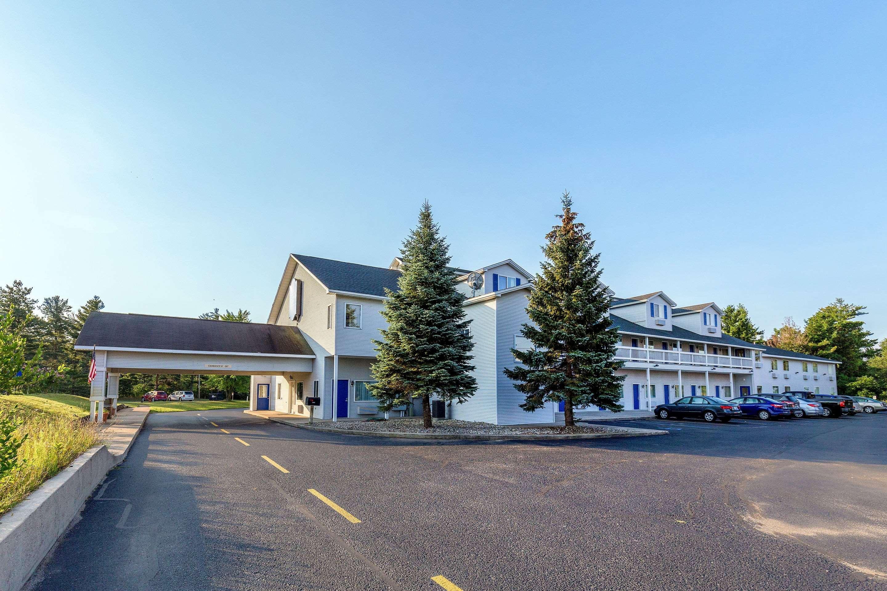 Rodeway Inn Лудингтон Экстерьер фото